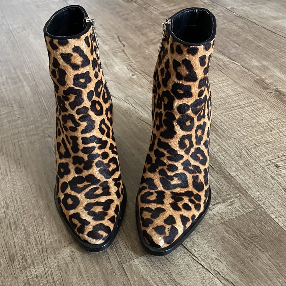 Sam Edelman leather upper calf hair animal print heeled bootie 5.5